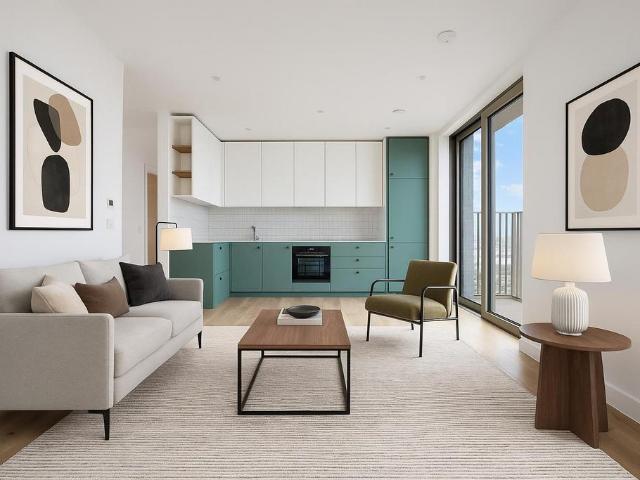 Station Road, Tottenham Hale, N17 2 bed apartment to rent £2,800 pcm £646 pw