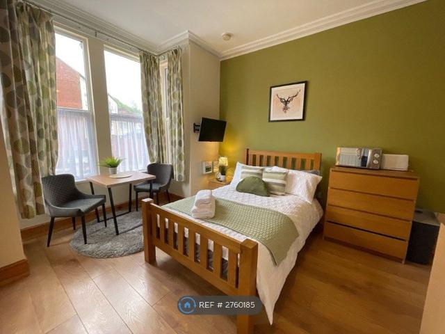 Station Street, Cradley Heath B64, Studio to rent, £955 pcm | PrimeLocation
