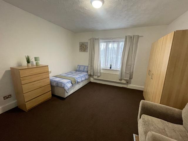 Station Street, Darlaston WS10, Studio to rent, £737 pcm | PrimeLocation