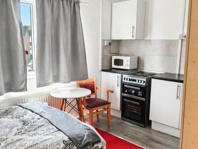 Station Street, Darlaston WS10, Studio to rent, £802 pcm | PrimeLocation