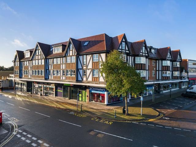 Station Square, Petts Wood, Orpington BR5, 2 bed flat to rent, £2,000 pcm | PrimeLocation