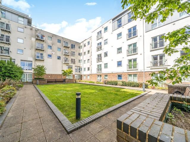 Station View, Guildford GU1, 2 bed flat to rent, £2,100 pcm | PrimeLocation