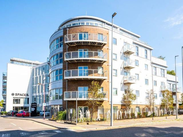Station View, Guildford GU1, Guildford, 2 bed flat to rent, £2,100 pcm | PrimeLocation