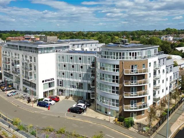 Station View, Guildford, Surrey, GU1 2 bed apartment to rent £2,300 pcm £531 pw