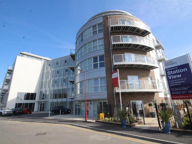 Station View, Guildford 1 bed flat to rent £1,600 pcm £369 pw