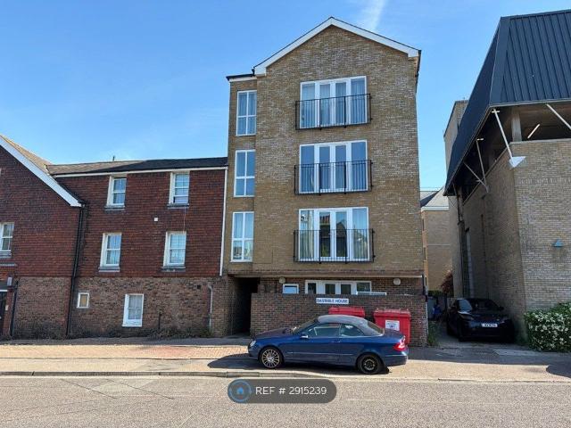 Station Way, Crawley RH10, 1 bed flat to rent, £1,100 pcm | PrimeLocation