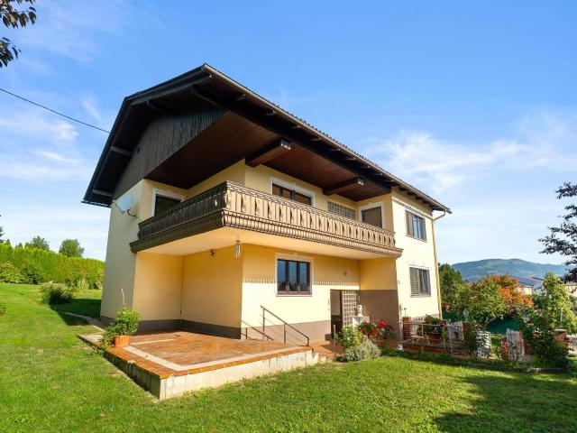 Stattliches Zweifamilienhaus in wunderschöner Lage und mit großem Grundstück!