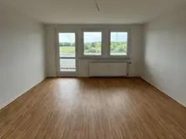 Stauchitz. Sonnige 3 Raum Wohnung mit Balkon!