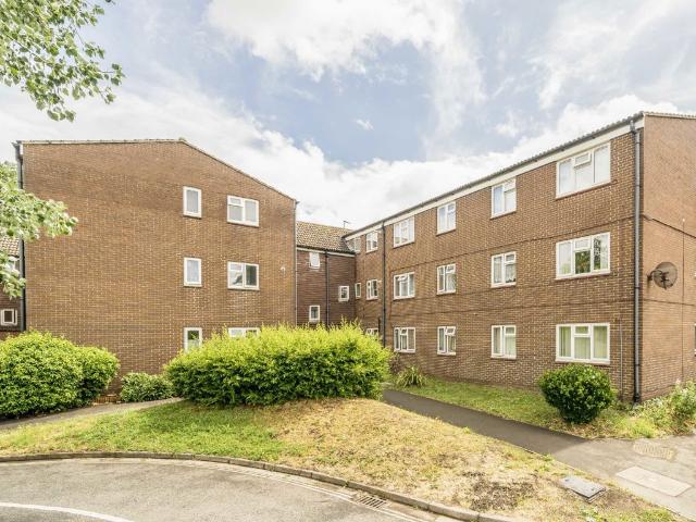 Staveley Gardens, Chiswick W4, 1 bed flat to rent, £1,800 pcm | PrimeLocation