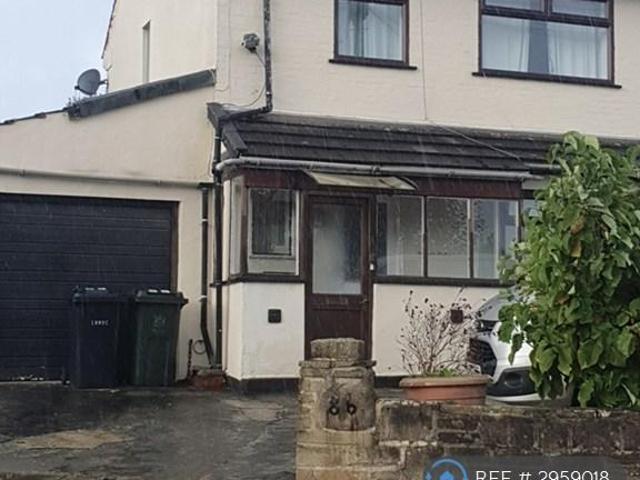 Staveley Road, Keighley, BD22 3 bed semi detached house to rent £850 pcm £196 pw
