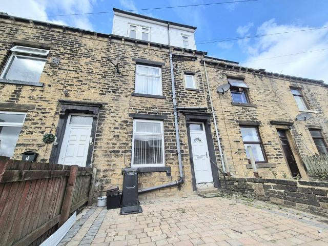 Staverton Street, HALIFAX 4 bed terraced house to rent £1,000 pcm £231 pw