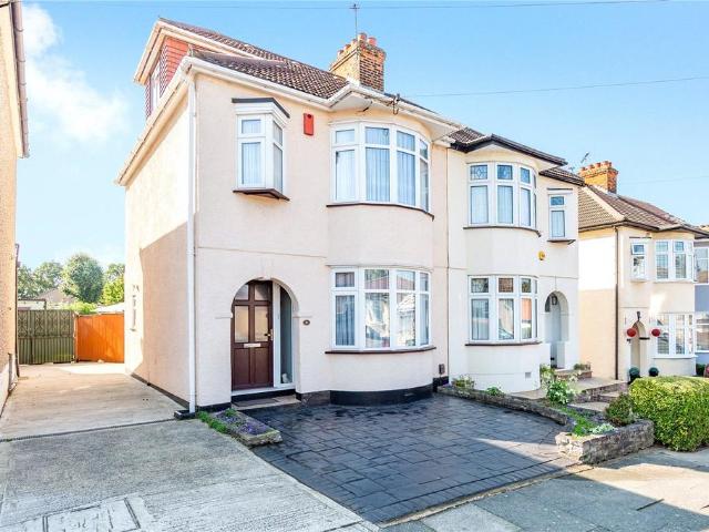 Staverton Road, Hornchurch, Essex, RM11 4 bed semi detached house to rent £2,650 pcm £612 pw