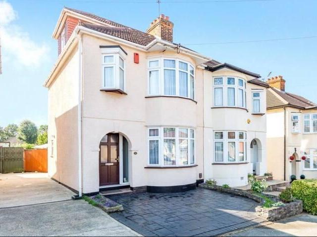 Staverton Road, Hornchurch, RM11 4 bed semi detached house to rent £2,650 pcm £612 pw