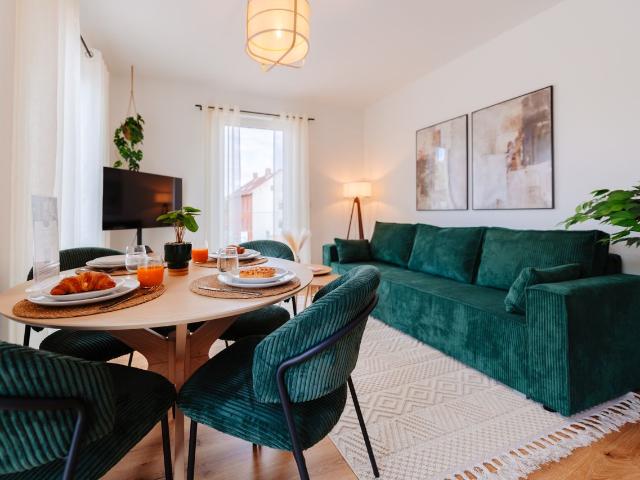 Stay at the City Villa by the Leine – central & stylish, with kitchen and parking, Gottingen Amsterdam Apartments for Rent
