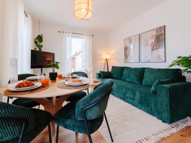 Stay at the City Villa by the Leine – central & stylish, with kitchen and parking