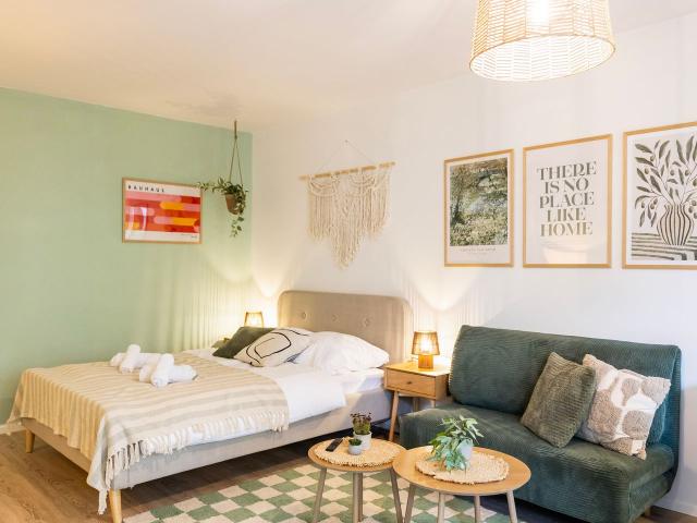 Staytime Luna Suite | Prime Location | Parking Space, Dresden Amsterdam Apartments for Rent
