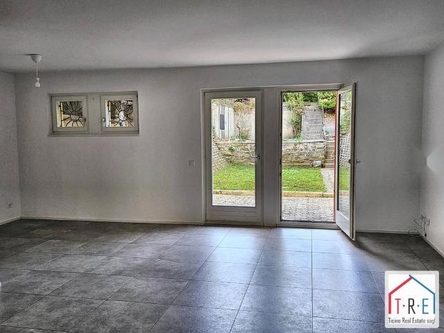 Stabio | Casa nel nucleo con giardino privato, terrazze e posteggio