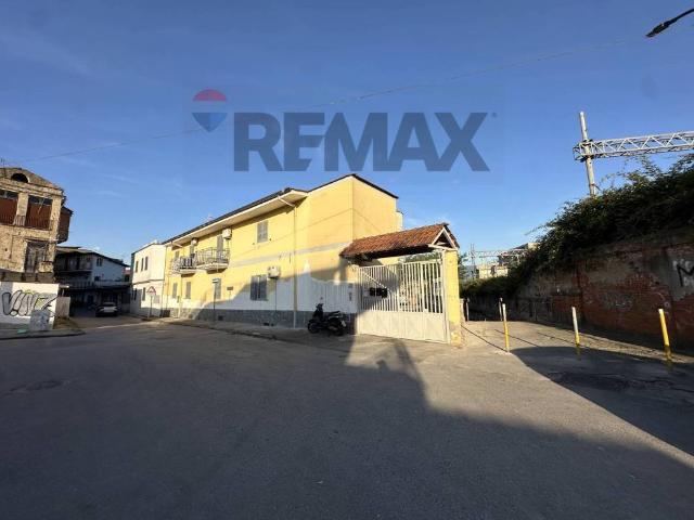 Stabile in vendita a Casoria via Cosenza, 4