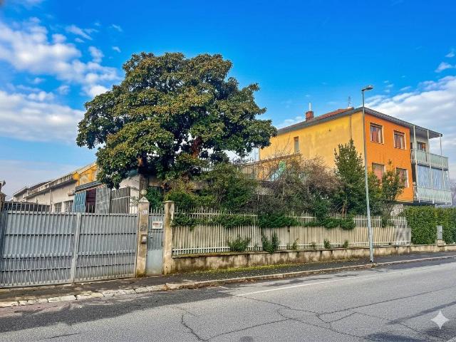 Stabile in vendita a Grugliasco