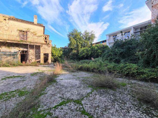 Stabile in vendita a Macerata Campania via Francesco Petrarca 3, Caturano