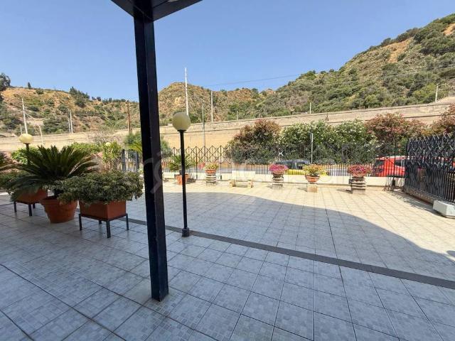 Stabile in vendita a Messina, Giampilieri