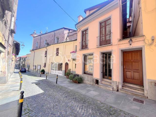 Stabile in vendita a Moncalieri via Santa Croce, 16, Centro Storico