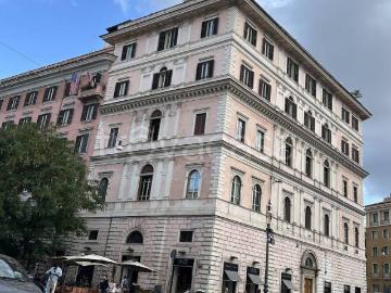 Stabile in vendita a Roma corso del Rinascimento, Piazza Navona