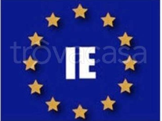 Stabile in vendita ad Alba
