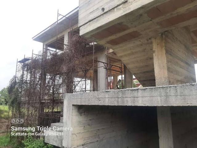 Stabile Palazzo in vendita a Castello Di Cisterna