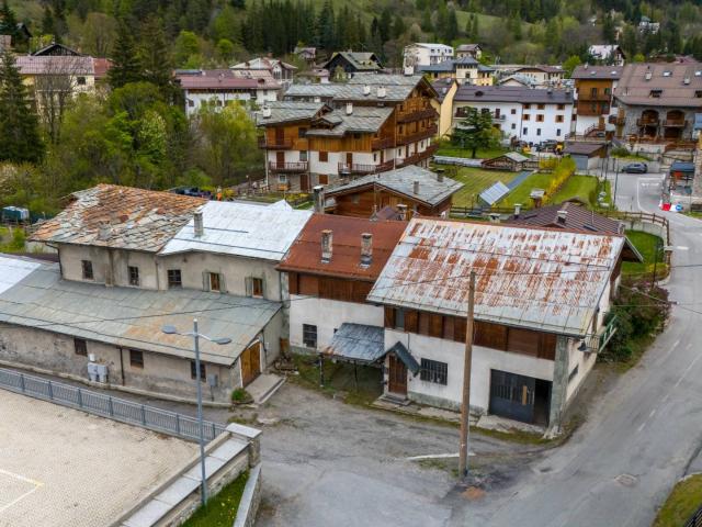 Stabile Palazzo in vendita a Cesana Torinese