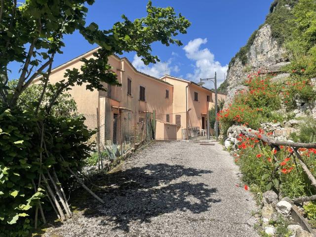 Stabile / Palazzo in vendita a Cerreto di Spoleto, Triponzo
