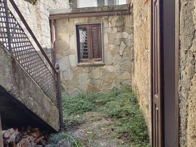 Stabile / Palazzo in vendita a Roccagloriosa