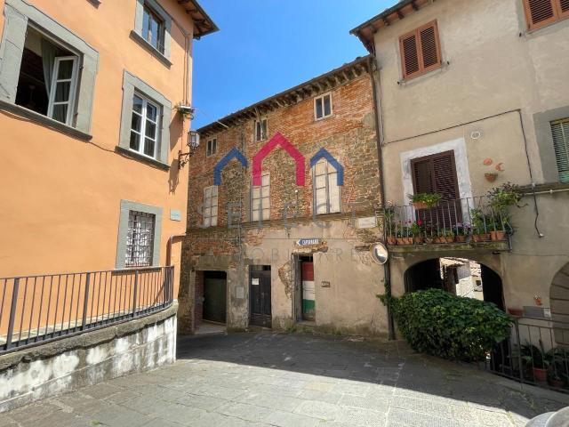 Stabile/Palazzo 5 vani 370mq