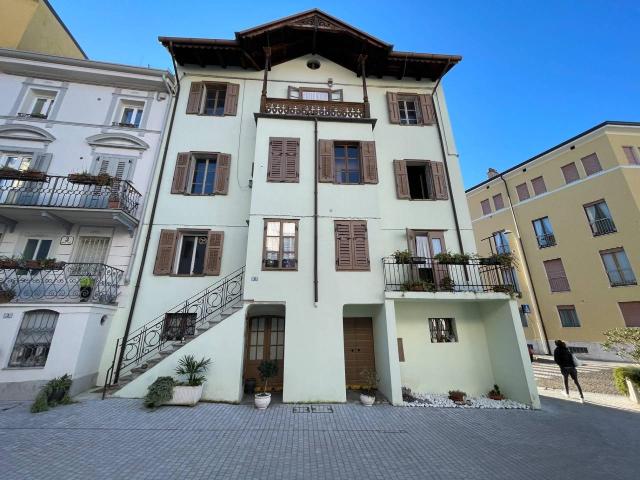 Stabile/Palazzo 10 vani 190mq