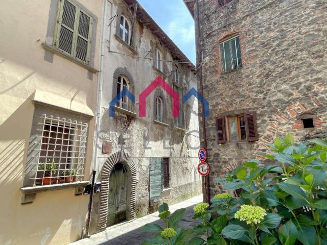 Stabile/Palazzo 10 vani 300mq