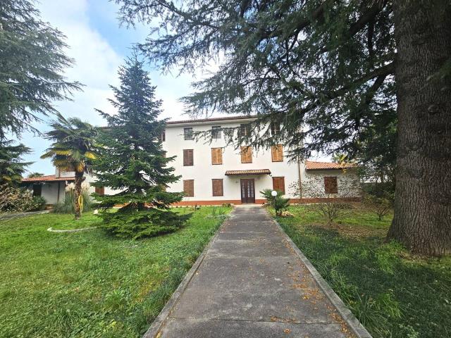 Stabile/Palazzo 20 vani 1400mq