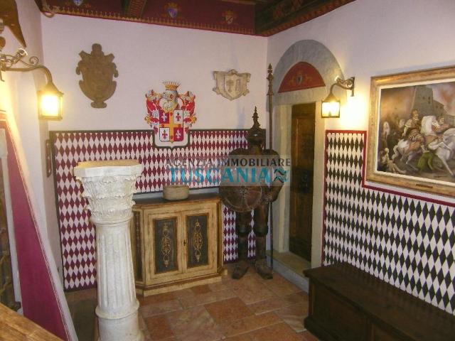 Stabile/Palazzo con giardino a Volterra