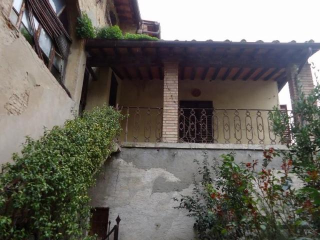 Stabile/Palazzo con giardino a San Gimignano