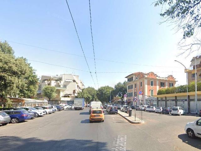 Stabile/Palazzo con giardino in via moncenisio, Roma