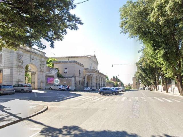 Stabile/Palazzo con giardino in via della navicella, Roma