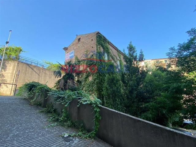 Stabile/Palazzo con giardino in via porta cappuccini, Corigliano Rossano