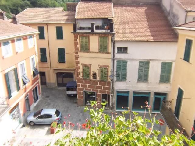 Stabile/Palazzo con terrazzo a Varese Ligure