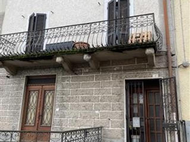 Stabile/palazzo da ristrutturare di 200 mq