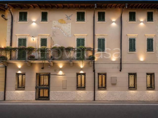 Stabile/palazzo in vendita a Cameri via e. De Amicis, 17