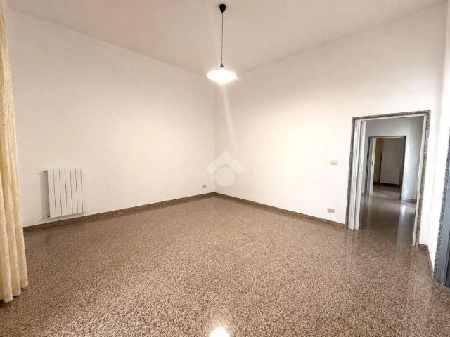 Stabile/palazzo in vendita a Canosa di Puglia via ventuno aprile, 26