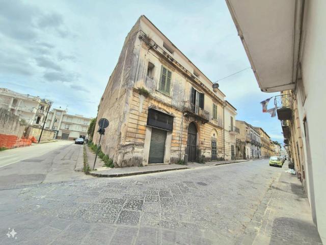 Stabile/Palazzo in vendita a Cardito
