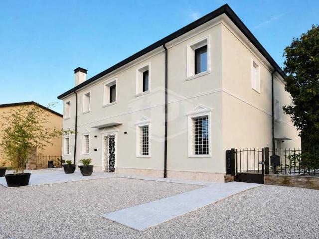 Stabile/palazzo in vendita a Cervarese Santa Croce via Repoise