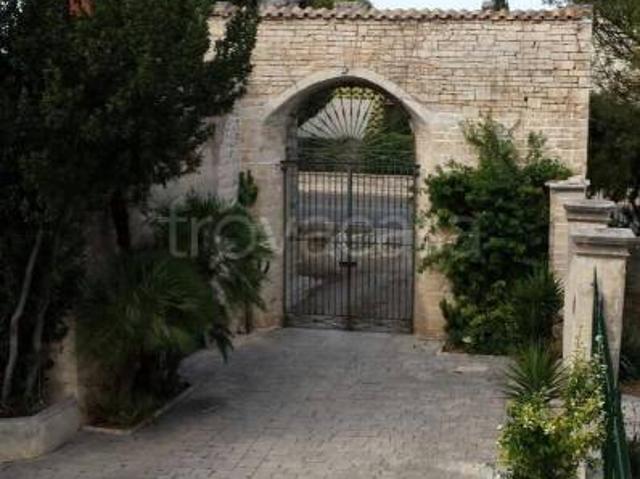 Stabile/palazzo in vendita a Giovinazzo strada Statale Adriatica