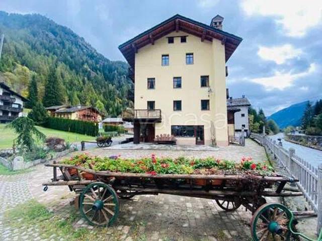 Stabile/palazzo in vendita a Gressoney Saint Jean