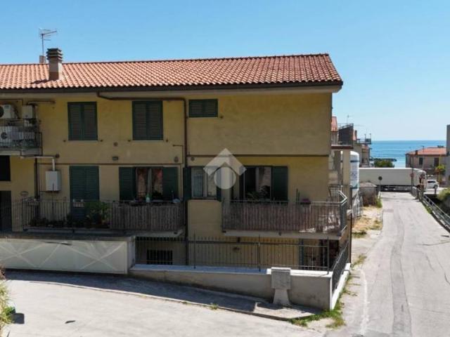 Stabile/palazzo in vendita a Grottammare via Dei Pini, 24